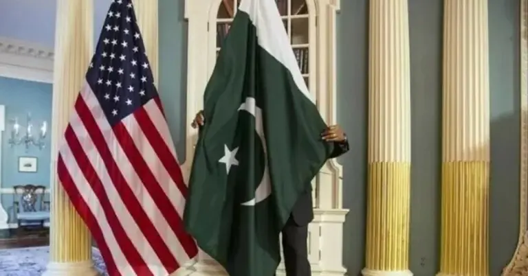 পাকিস্তান ও যুক্তরাষ্ট্রের পতাকা